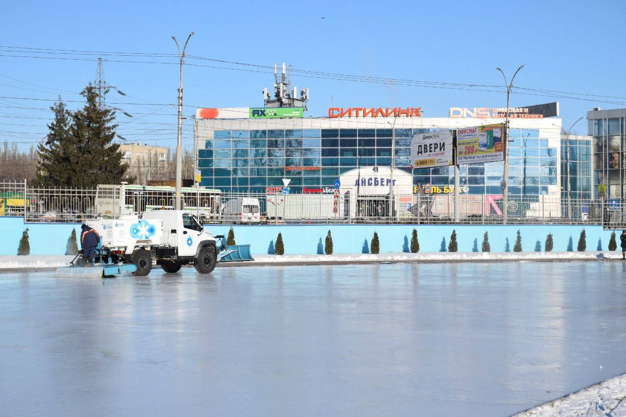 После оттепели в Саратове возобновляют работу катки